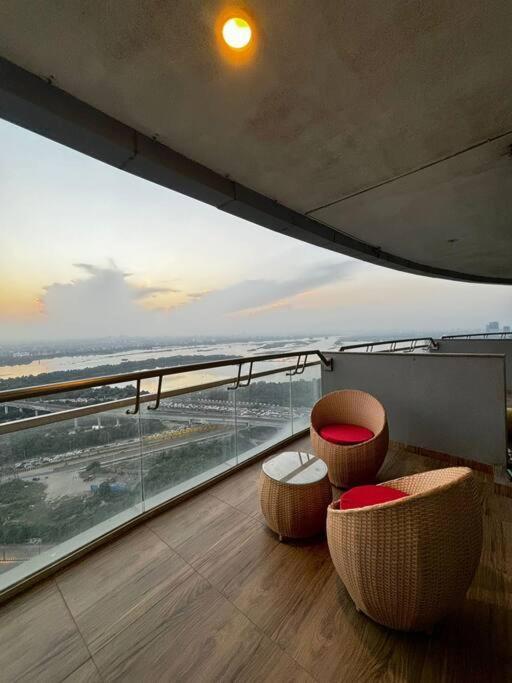 Flat In Noida , Supernova 26th Floor अपार्टमेंट
