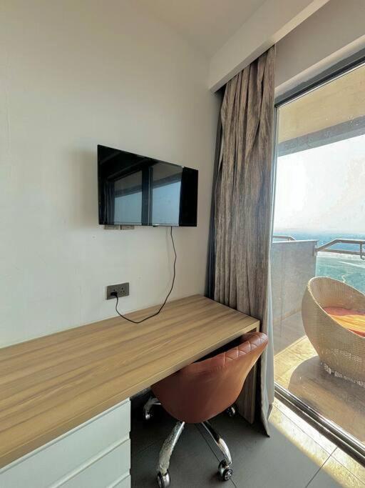 Flat In Noida , Supernova 26th Floor *