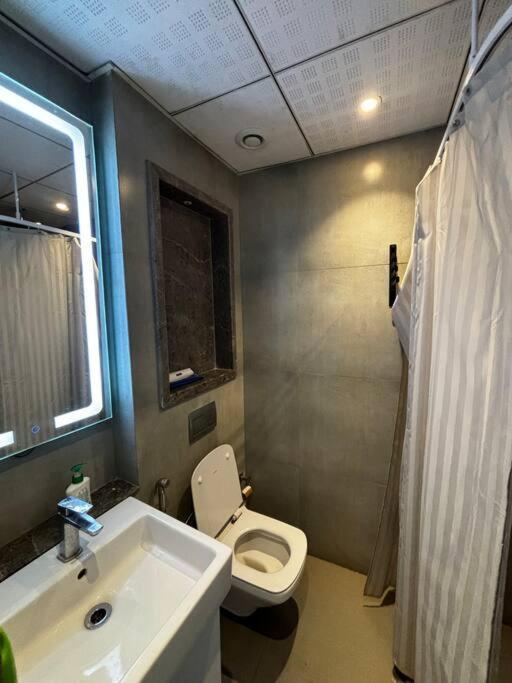 Flat In Noida , Supernova 26th Floor New Delhi