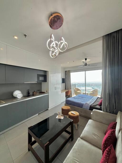 Flat In Noida , Supernova 26th Floor Apartment