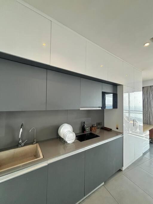 Apartment Flat In Noida , Supernova 26th Floor *
