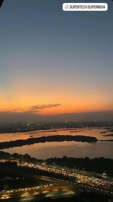 Apartment Flat In Noida , Supernova 26th Floor New Delhi