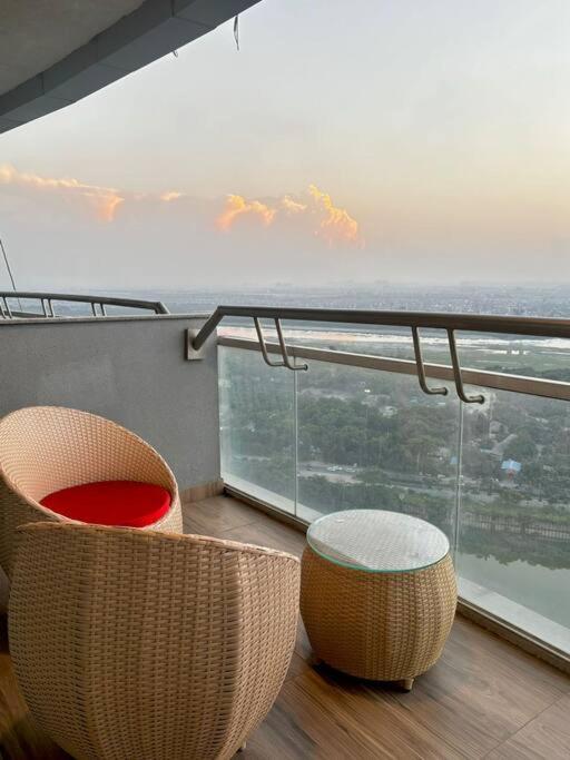 Flat In Noida , Supernova 26th Floor * New Delhi
