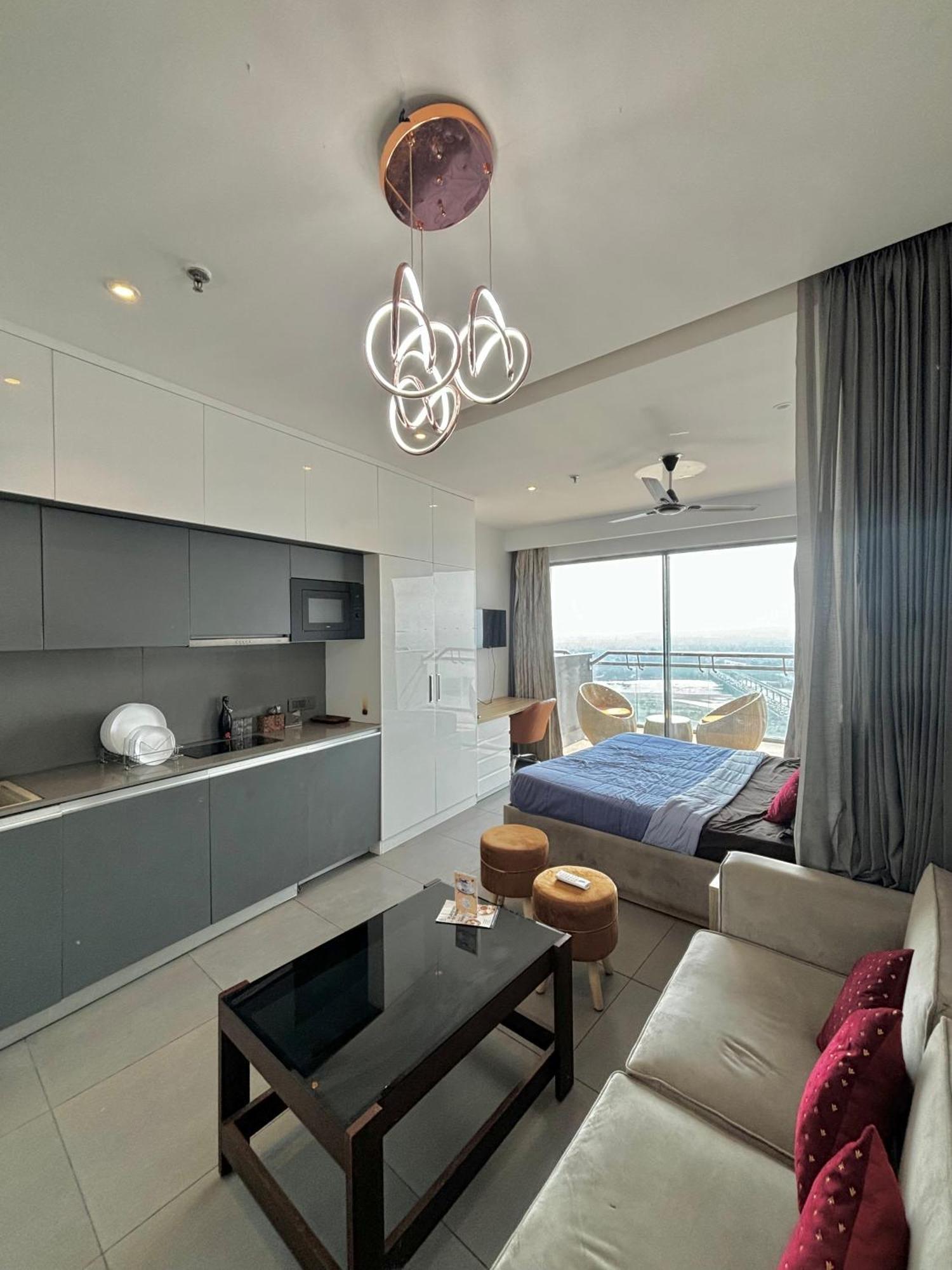 Apartment Flat In Noida , Supernova 26th Floor New Delhi